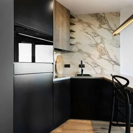 Elite Chlebova Shipyard *